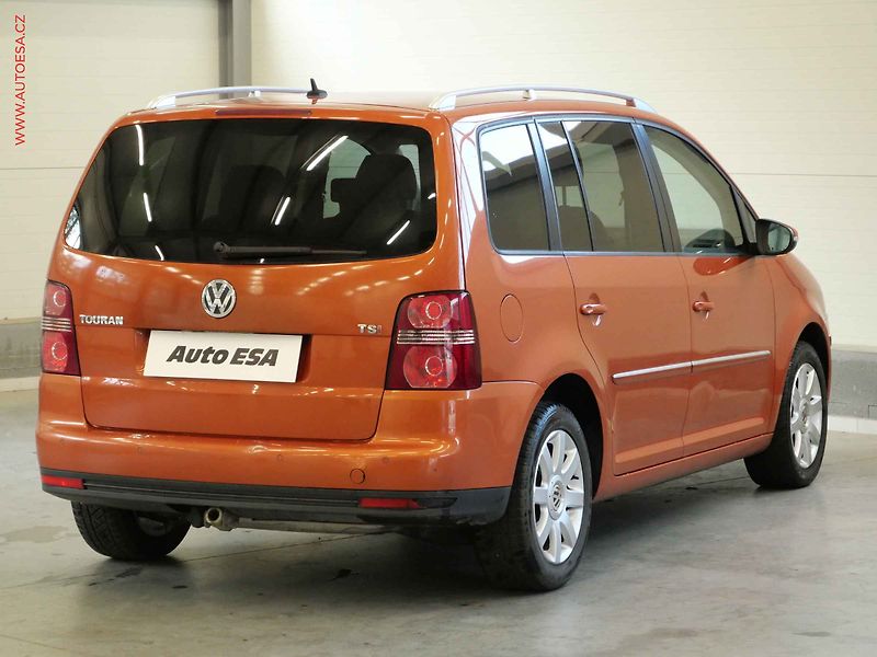 Volkswagen Touran (2010) 1.4 TSI, DSG - fotka 4 z 20