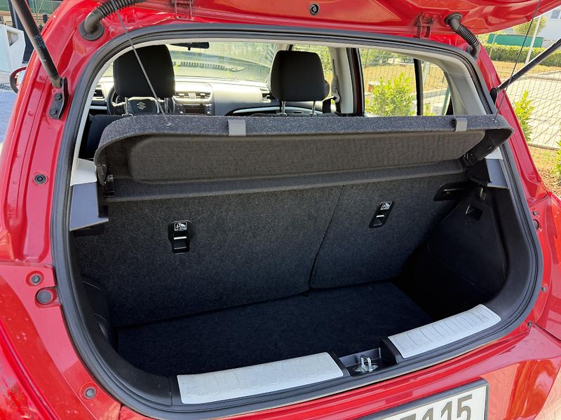 Suzuki Swift (2016) 1.2i 69 kw - fotka 9 z 16