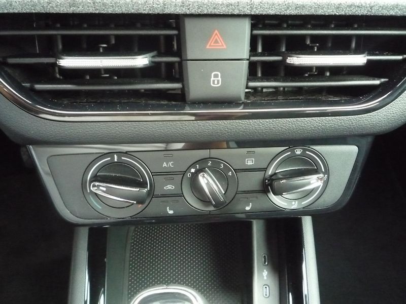 Škoda Kamiq (2025) 1,0TSi 85kW Selection - fotka 12 z 23