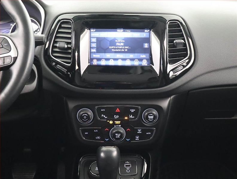 Jeep Compass (2019) 1.4 MultiAir, 4X4, Automat - fotka 12 z 25