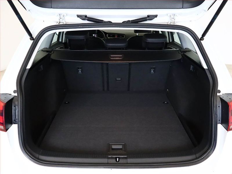 Volkswagen Golf (2014) Comfortline 1.6 TDI, Automat - fotka 12 z 15