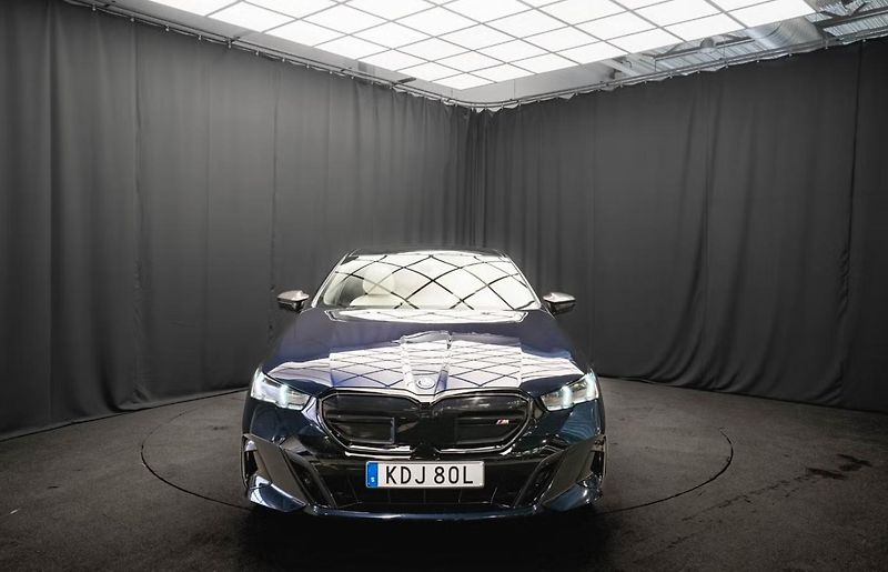 BMW i5 M60 xDrive M SoH 97% 360k Pano - fotka 3 z 27