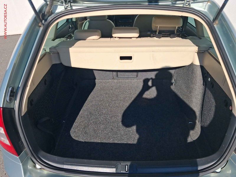 Škoda Octavia (2013) 1.4 TSi, Elegance, DSG, xenon - fotka 7 z 18