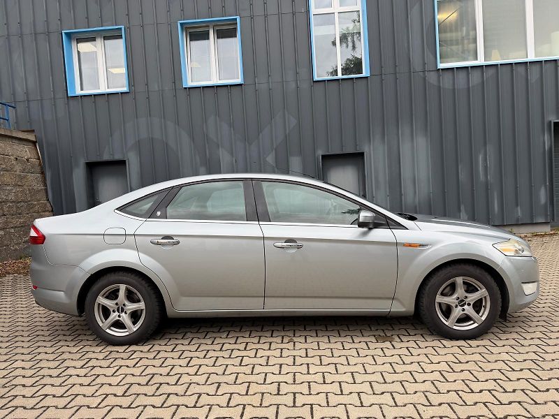 Ford Mondeo 2,0i 16V Ghia / servis.kn. /  - fotka 6 z 31