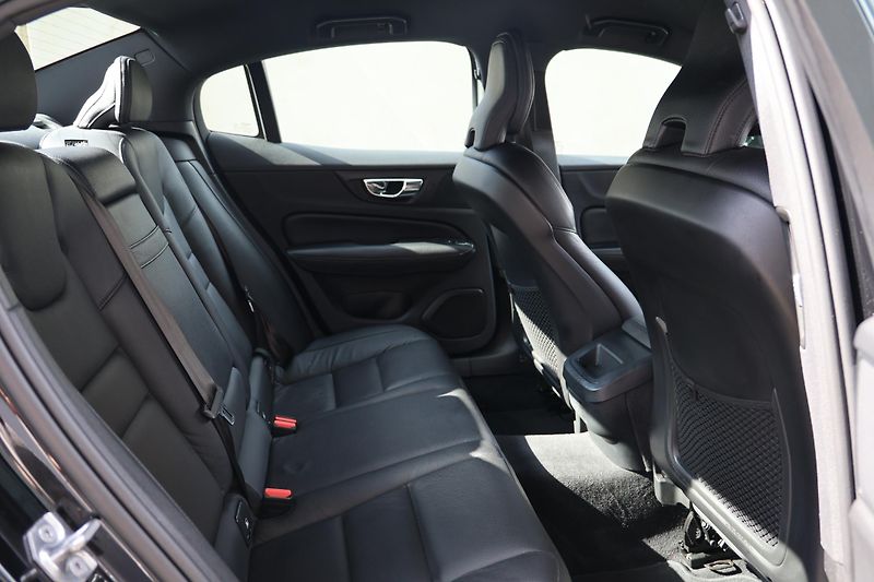 Volvo S60 (2019) T4 FWD Inscription - fotka 9 z 22