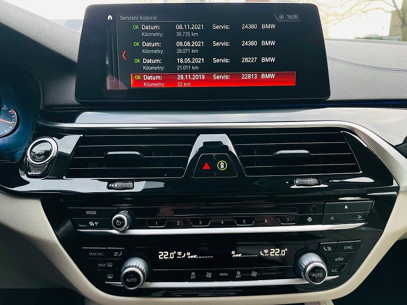 BMW Řada 5 520D AUT KAMERA SERVISKA - fotka 43 z 58