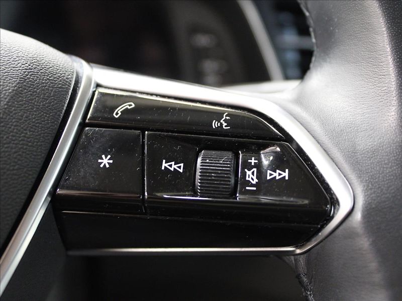 Audi A6 3,0 45 TDI Quattro Sport 1.maj - fotka 18 z 33