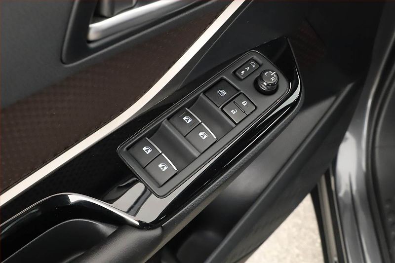 Toyota C-HR (2018) 1.8 Hybrid - fotka 18 z 18