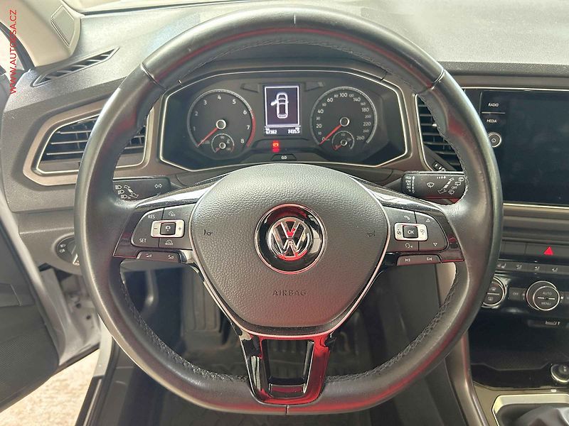 Volkswagen T-Roc (2018) 1.5TSi, autoAC - fotka 15 z 15