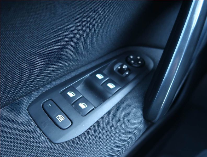 Peugeot 308 (2019) 1.2 PureTech, Serv.kniha - fotka 14 z 17