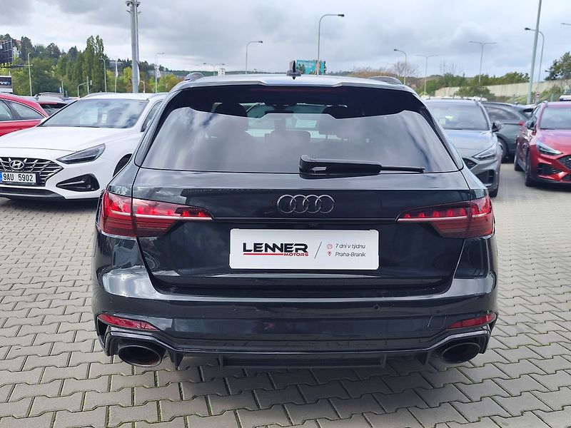 Audi RS 4 2.9 TFSI/331kW RS Dynamic pake - fotka 6 z 41