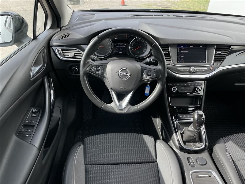 Opel Astra 1,2 Turbo Tourer Elegance ST - fotka 8 z 19
