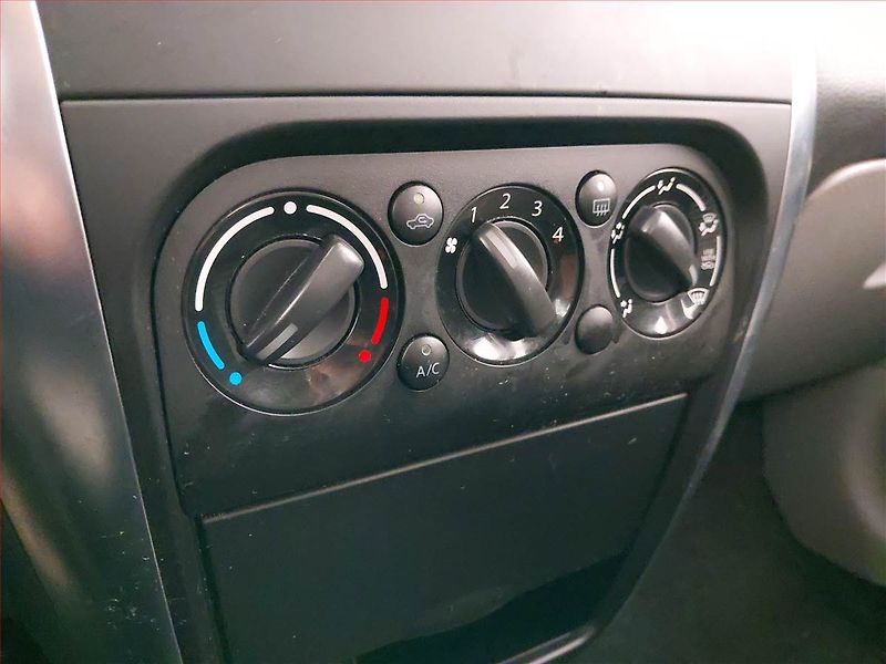 Suzuki SX4 (2010) 1.5 VVT - fotka 13 z 17