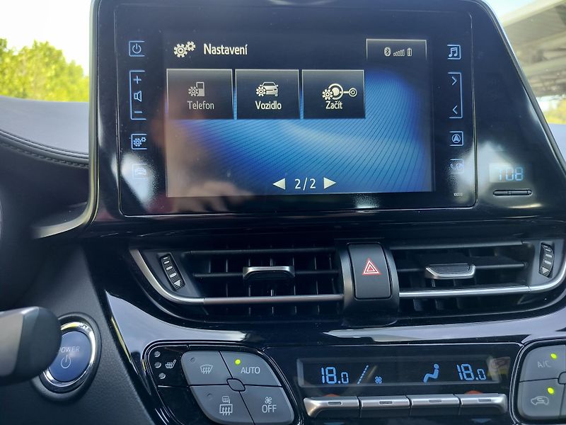 Toyota C-HR 1.8 hybrid business, navigace - fotka 16 z 27