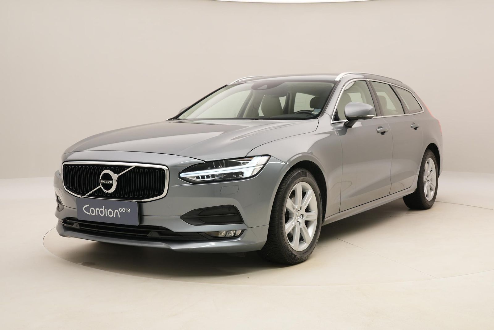 Volvo V90 D4 MOMENTUM AUT