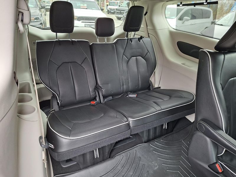 Chrysler Pacifica (2021) 3,6 LIMITED,HYBRYD, REZERVACE  - fotka 14 z 38