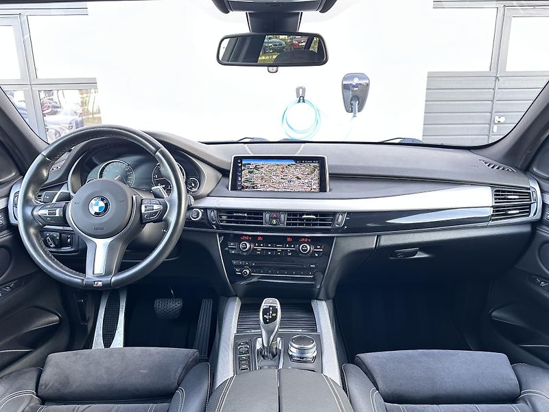 BMW X5 xDrive30d M-Sport - fotka 6 z 24