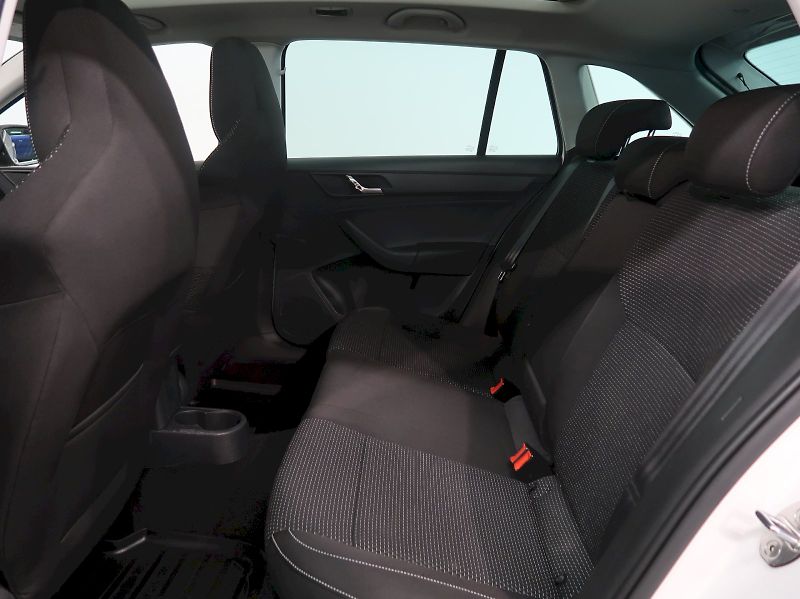 Škoda Rapid (2015) AMBITION 1.2TSI 77KW PANORAMA - fotka 16 z 28