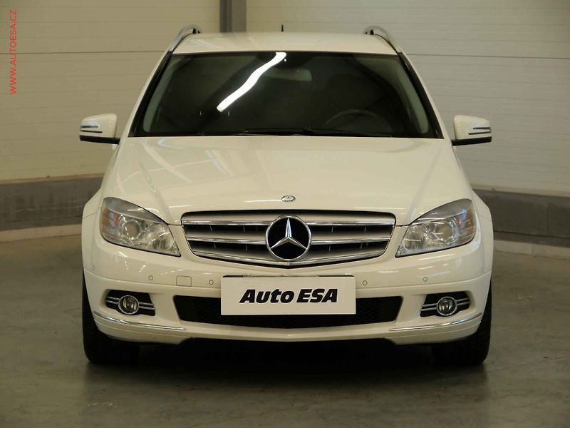 Mercedes-Benz Třídy C (2011) 1.8 CGi C 180, Avantgarde, AT - fotka 2 z 23