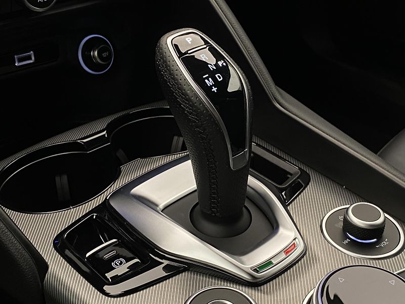 Alfa Romeo Giulia 2.0T VELOCE Q4 AUT  - fotka 27 z 56
