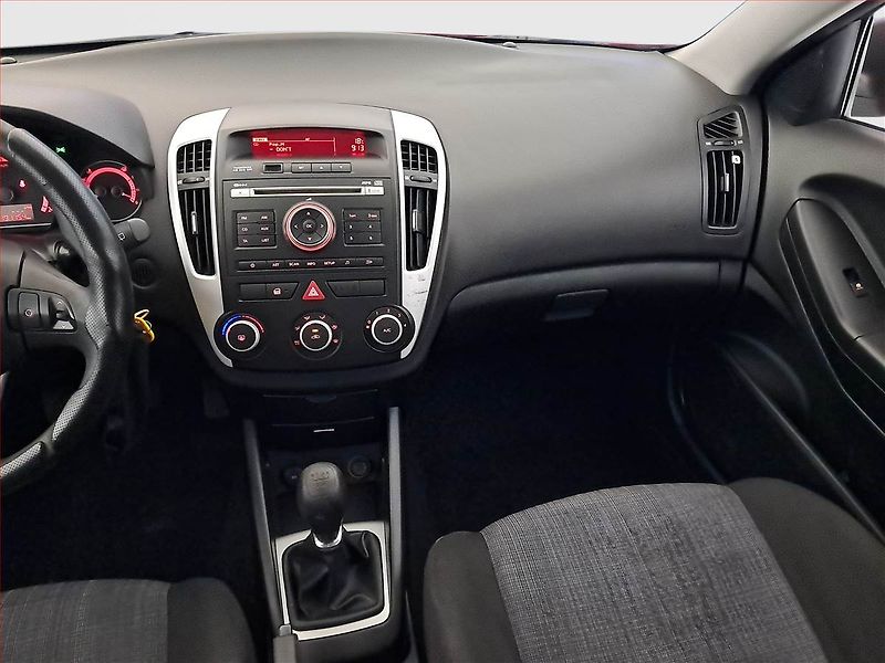 Kia Ceed (2011) 1.6 CVVT, po STK, jezdí dobře - fotka 8 z 15