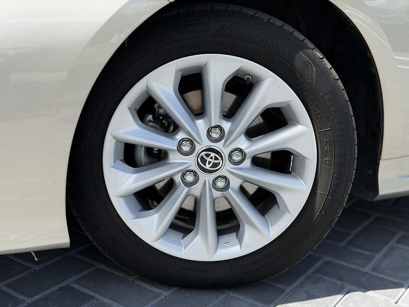 Toyota Corolla (2022) 1.8 90 kW hybrid / sedan - fotka 9 z 22