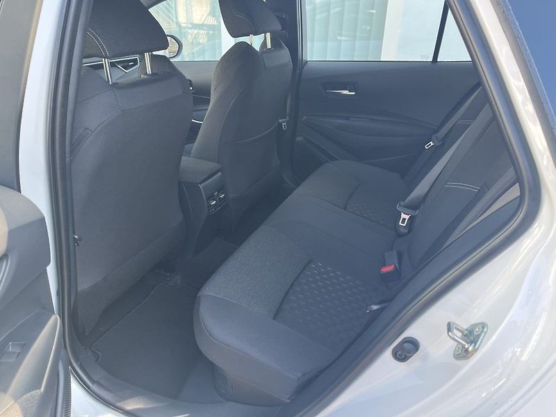 Toyota Corolla 1.8 hybrid Comfort - fotka 8 z 26