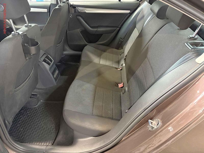 Škoda Octavia (2014) 1.2, AC - fotka 10 z 14