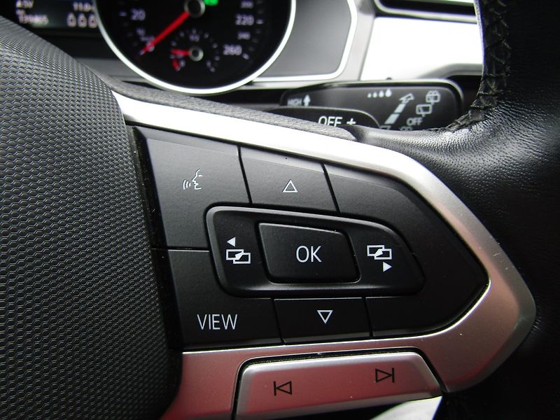 Volkswagen Passat (2021) 2.0 TDI 110kW DSG ACC - fotka 33 z 46