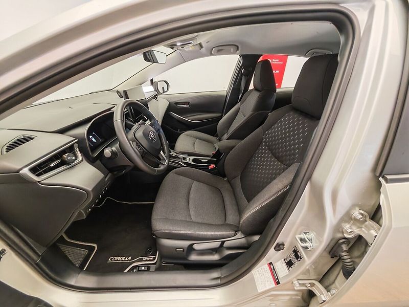 Toyota Corolla 1.8 Hybrid Comfort e-CVT sedan - fotka 23 z 36