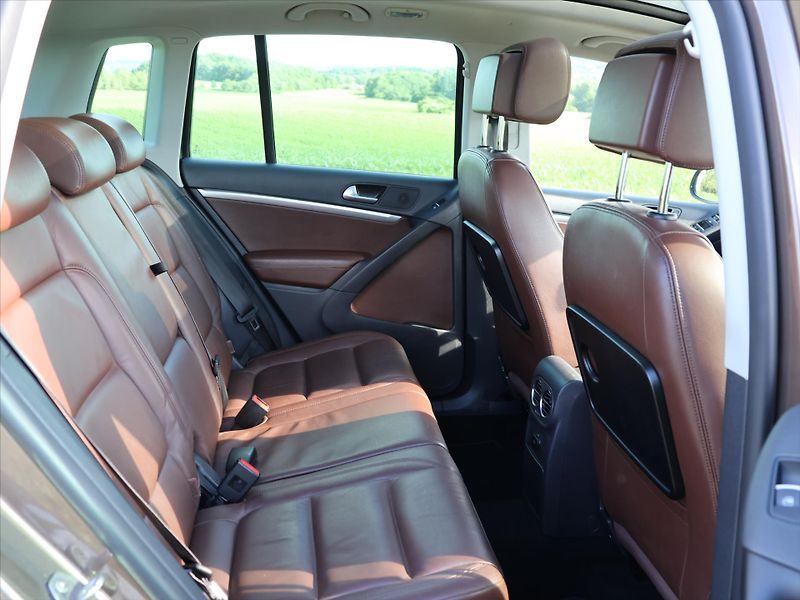 Volkswagen Tiguan 2,0 TSI DSG 4x4 Sport&Style - fotka 12 z 30