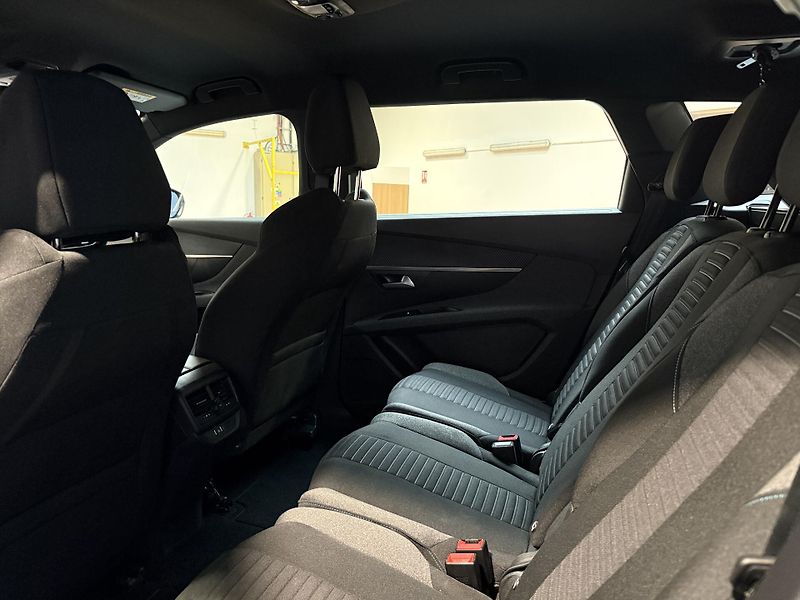 Peugeot 5008 ACTIVE PACK 1.2 PureTech 130 S - fotka 11 z 13