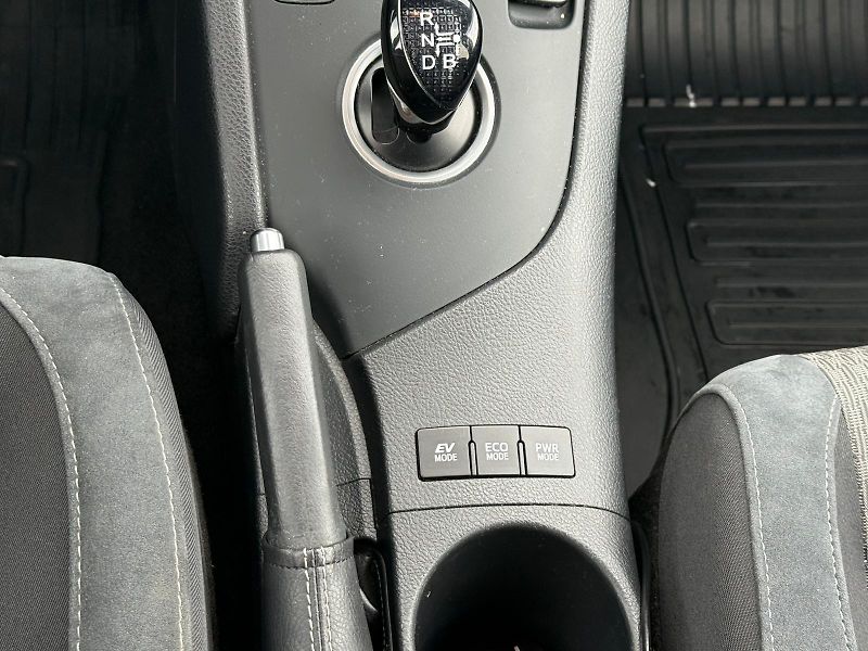 Toyota Auris 1.8 HSD e-CVT Selection - fotka 22 z 27