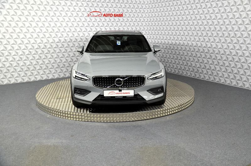 Volvo V60 (2024) CC B5 Ultimate AWD AT - fotka 2 z 25