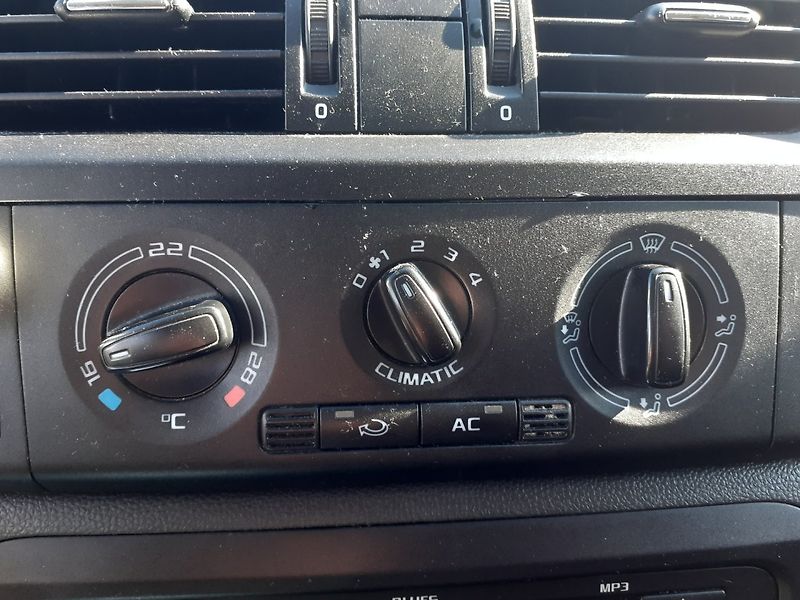 Škoda Fabia (2010) KOMBI 1.6 TDI - fotka 9 z 37