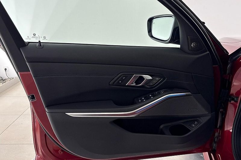 BMW Řada 3 řady 3 | M340d xDrive - fotka 16 z 25