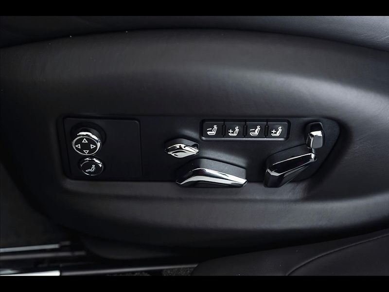 Bentley Flying Spur W12 First Edition - fotka 12 z 27