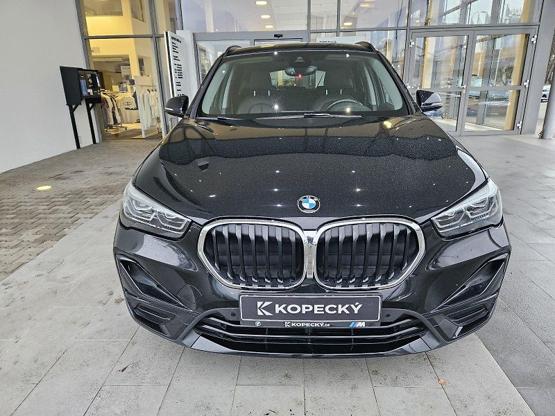 BMW X1 (2021) sDrive18i - fotka 2 z 12