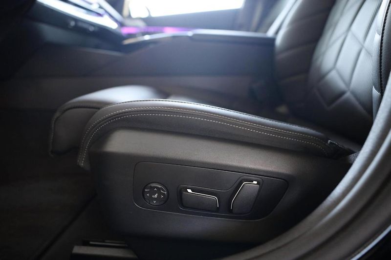 BMW Řada 5 540d xDrive Sedan - fotka 26 z 31