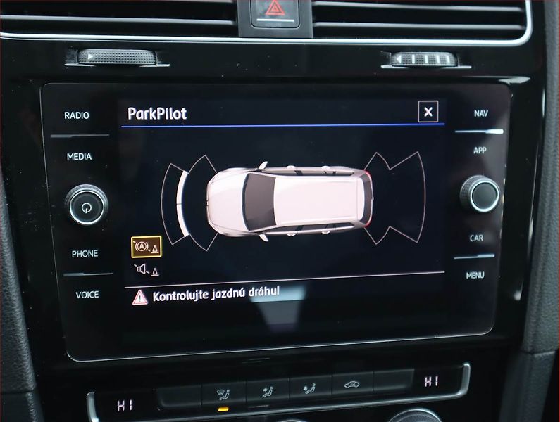 Volkswagen Golf (2017) Highline 1.6 TDI, Automat - fotka 20 z 20