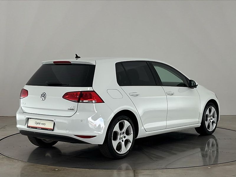 Volkswagen Golf Trendline - fotka 2 z 27