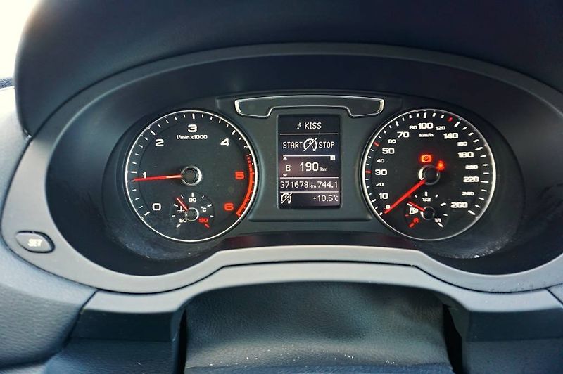 Audi Q3 (2017) S-LINE 2,0 TDI 110 kW - fotka 35 z 48
