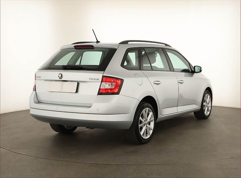 Škoda Fabia (2017) 1.0 TSI, Navi, Tempomat - fotka 5 z 18