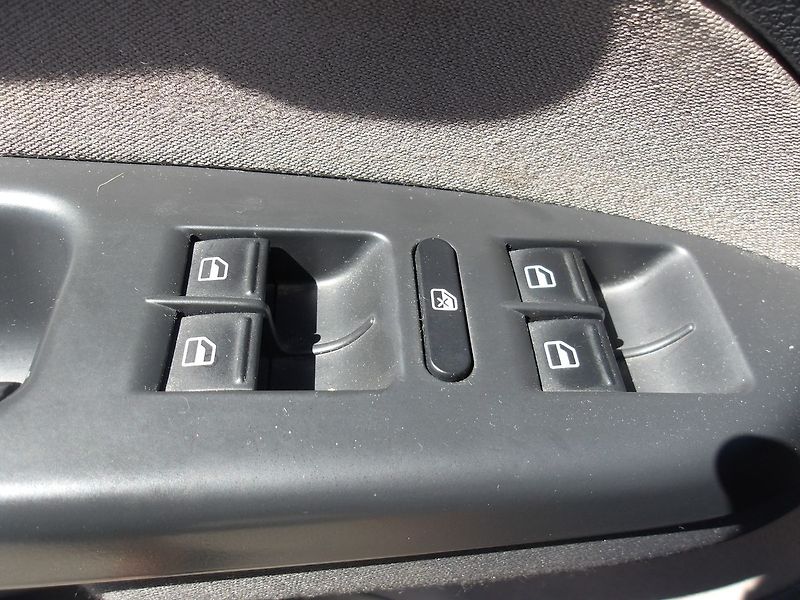 Volkswagen Touran 2,0TDi 125kW CROSSTOURAN Extré - fotka 16 z 37