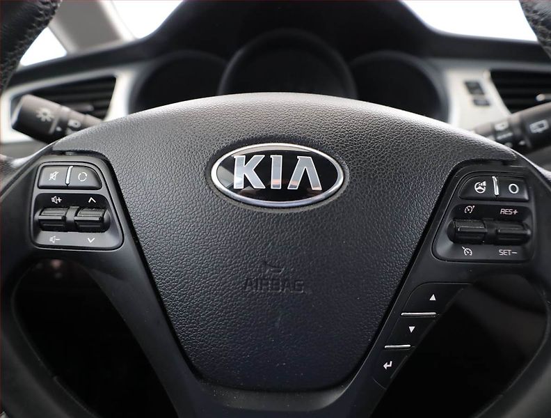 Kia Ceed (2013) 1.4 CVVT, Tempomat - fotka 8 z 17