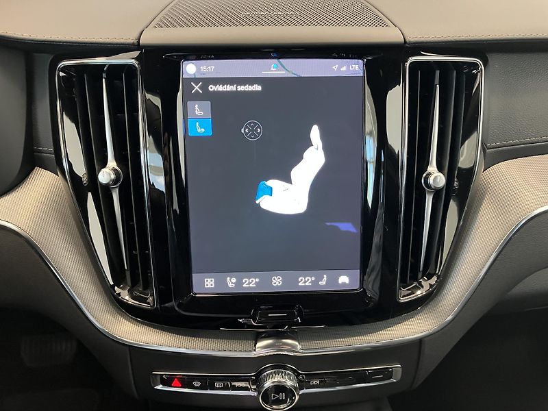 Volvo XC60 T8 eAWD Ultimate Dark - fotka 45 z 54