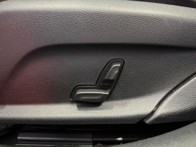 Mercedes-Benz Třídy C 300d AMG, WEBASTO, BURMESTER, - fotka 23 z 25