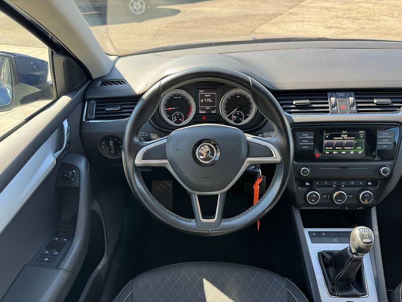 Škoda Octavia (2015) Edition 1.6 TDI 81kW - fotka 14 z 32