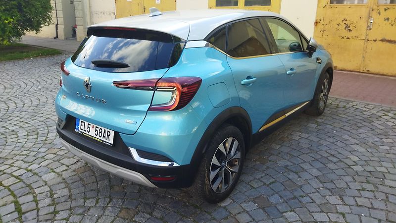Renault Captur (2020) 1,6 Intens E-TECH - fotka 2 z 9