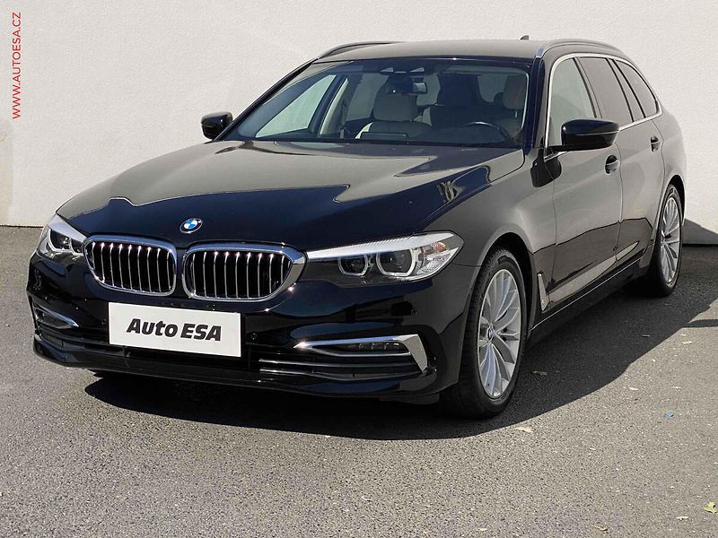 BMW Řada 5 (2018) 3.0i 540i xDrive, AT, +ALU - fotka 3 z 22